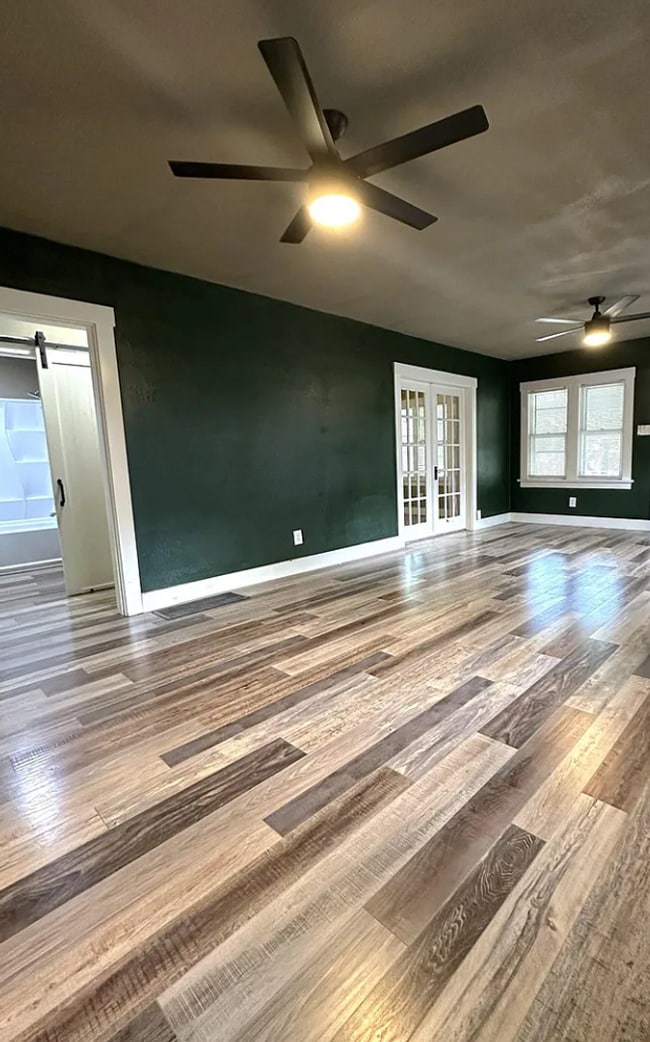Building Photo - Don't Miss Out on this beautiful bungalow!