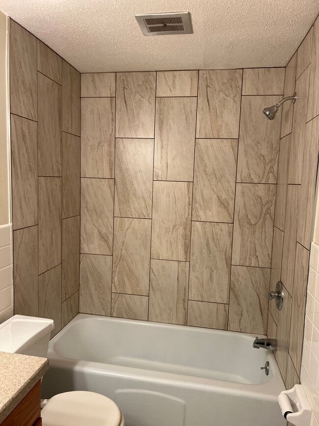 Building Photo - 616