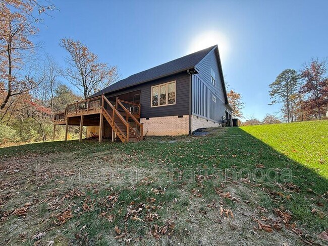 Building Photo - 8925 Pine Ridge Rd