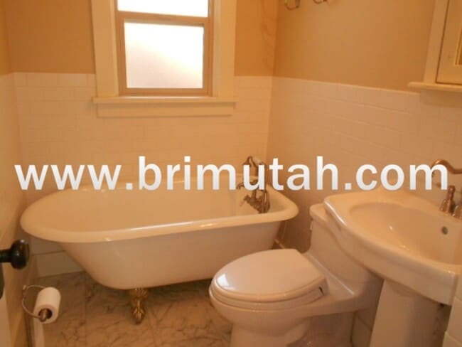 Building Photo - 1341 E Kensington Ave