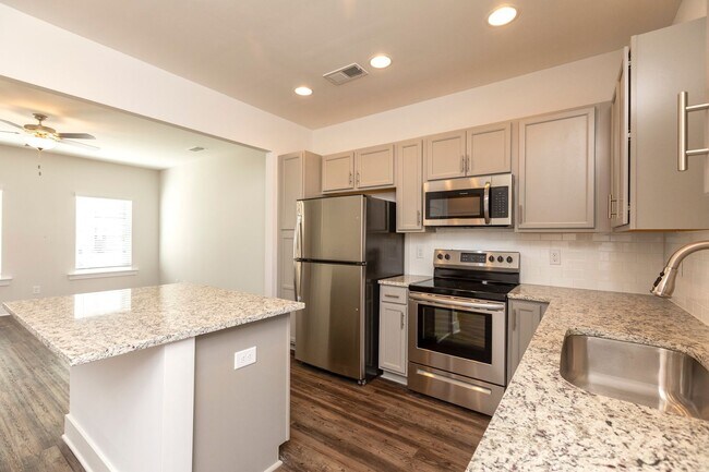 Building Photo - Single Family Home With Spacious Fenced Backyard!