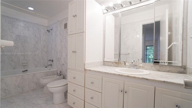 Building Photo - 3823 Estepona Ave
