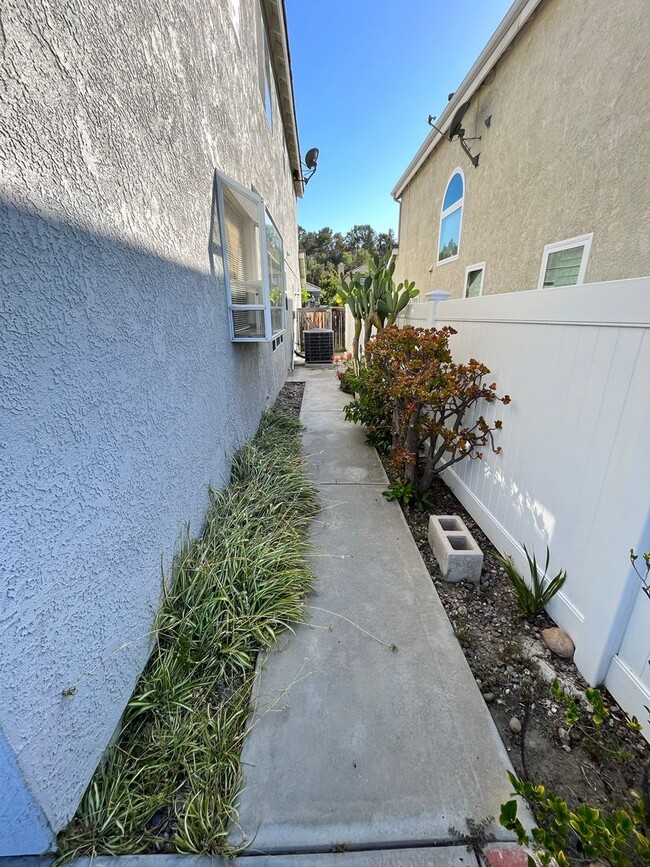 Building Photo - Spacious 3-Bedroom, 2.5-Bathroom Home in P...