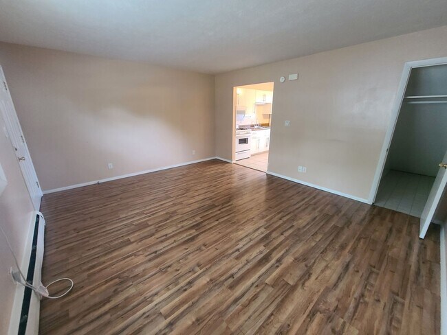 Primary Photo - 1329 N Linden St