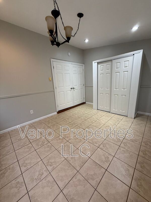 Building Photo - 5 Lansing Rd