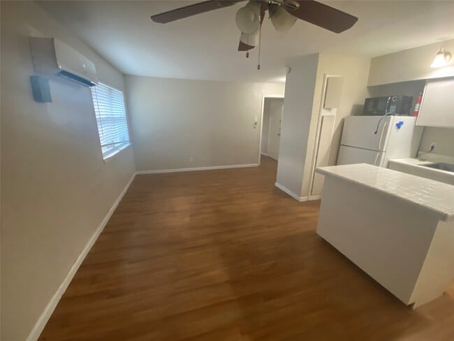 Building Photo - 502 W Alabama St