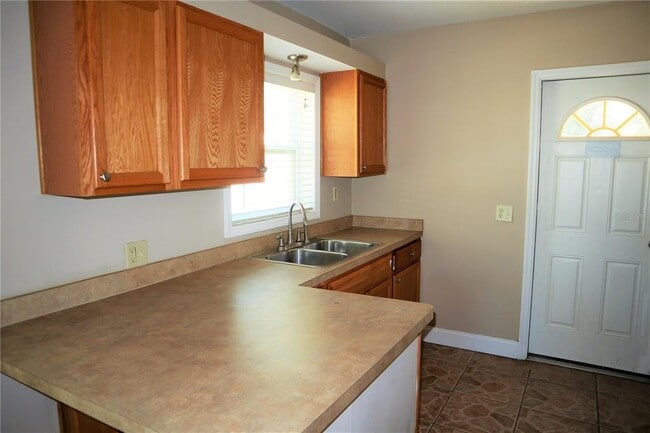 Building Photo - 1219 E Frierson Ave