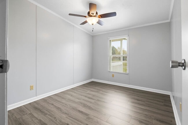 Building Photo - 3 Bed 2 Bath Home Close to Fort Bragg