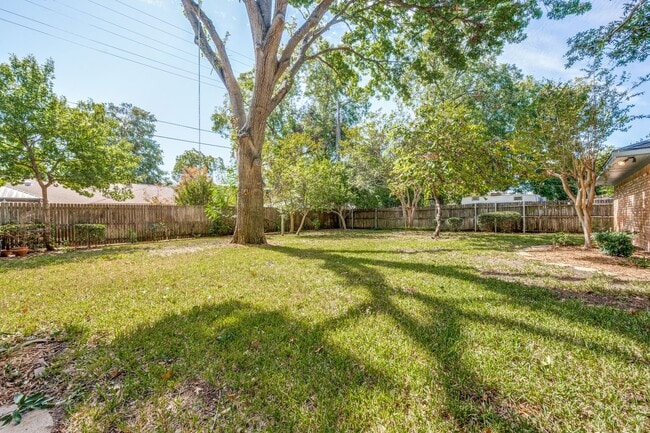 Building Photo - Extraordinary Irving Home on Quiet cul-de-sac!