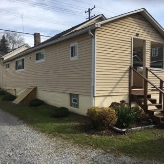 Building Photo - 164 Main St