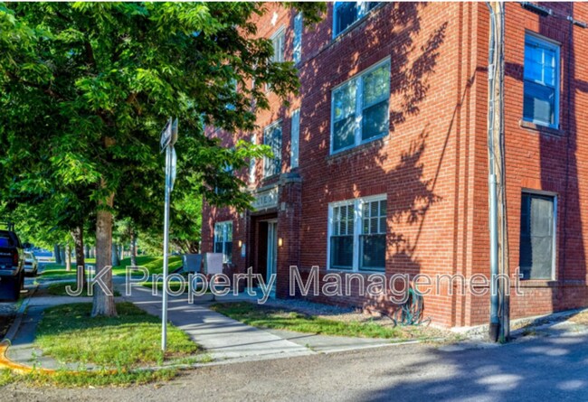 Building Photo - 310 5th St N