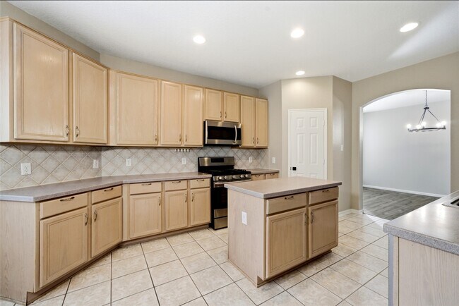 Building Photo - 3711 Slocom Dr