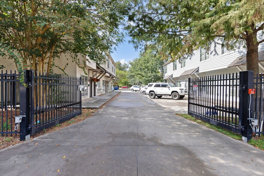 Gated with Parking - 1402 Jefferson St