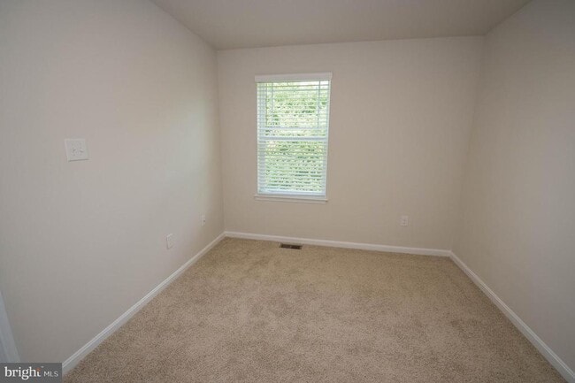 Building Photo - 417 Creekbed Cir