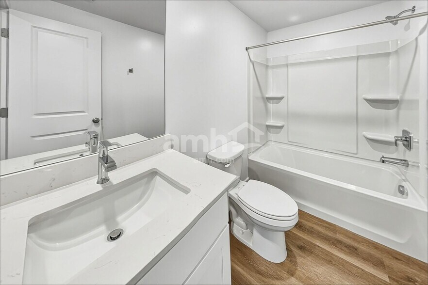 Building Photo - 5499 Damfield Ln