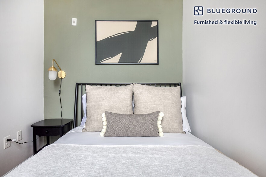 Building Photo - 538 East Broadway-SI FL1-ID473