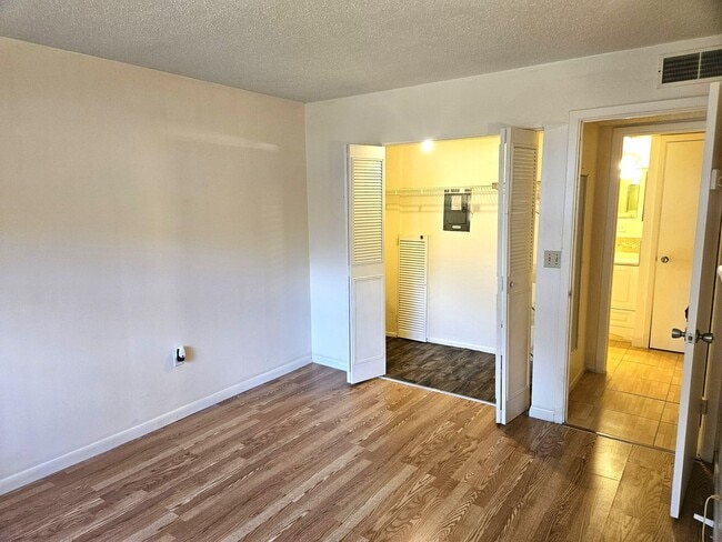 Building Photo - First Floor Condo in 55+ Community in Dunedin FL