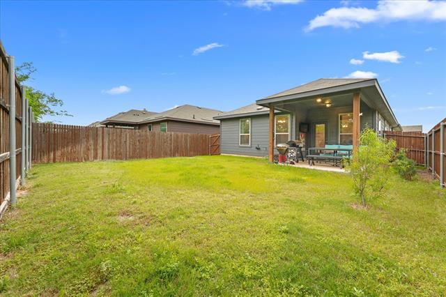 Building Photo - 585 Concho St