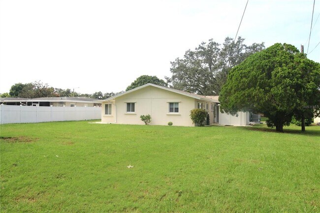 Building Photo - 4135 Deerfield Dr
