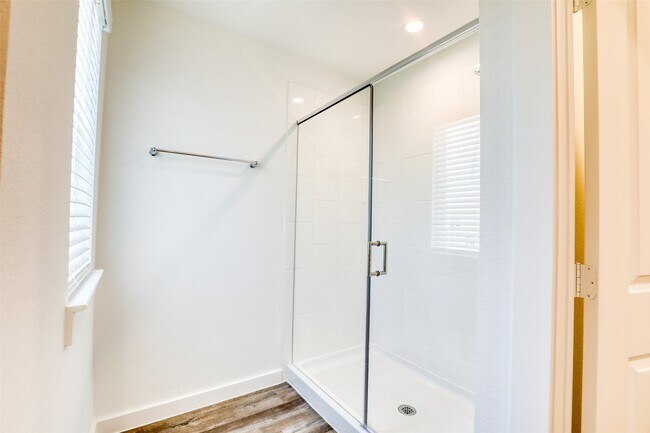 Building Photo - 3022 La Latina Dr