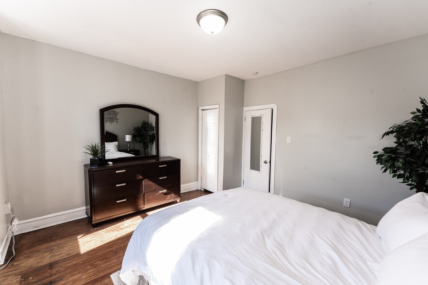 Building Photo - 3252 N Newkirk St