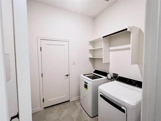 Building Photo - 247 Du Bois Ln