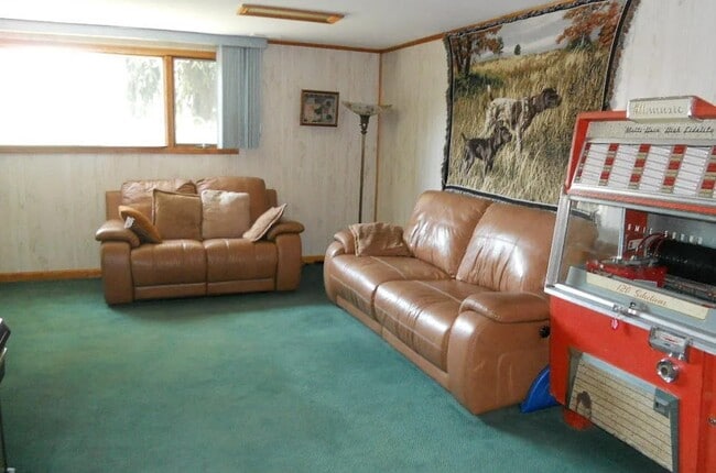 Building Photo - 19 Berglund Ave