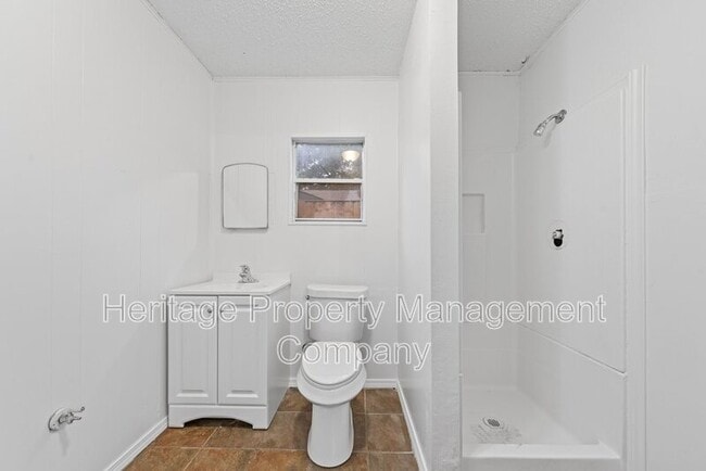 Building Photo - 511 Pecan Valley Dr