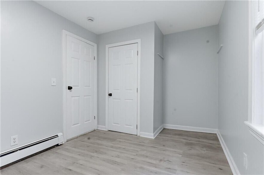 Building Photo - 92 Sylvian St