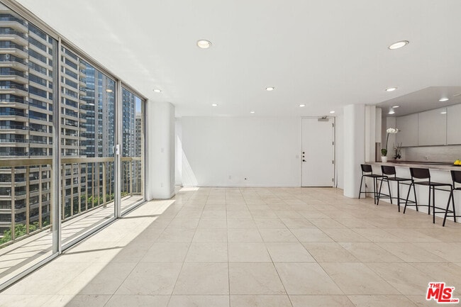 Building Photo - 10747 Wilshire Blvd