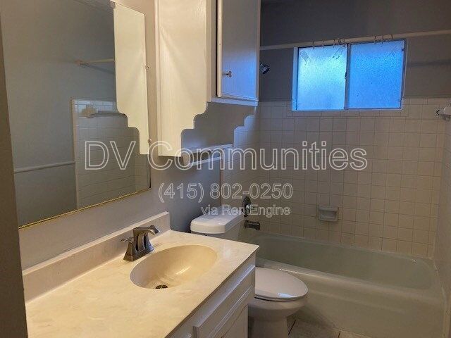 Building Photo - 18502 Bent Elm Dr