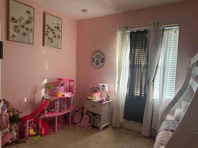 Building Photo - 2347 SW Kent Cir