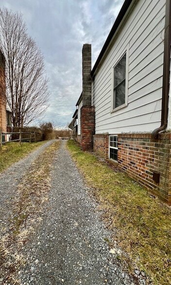 Building Photo - 500 Bailey Ave