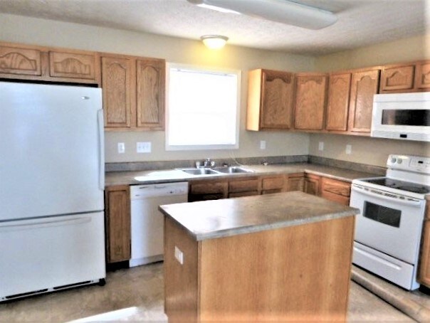 Building Photo - 5 S Ridge Dr