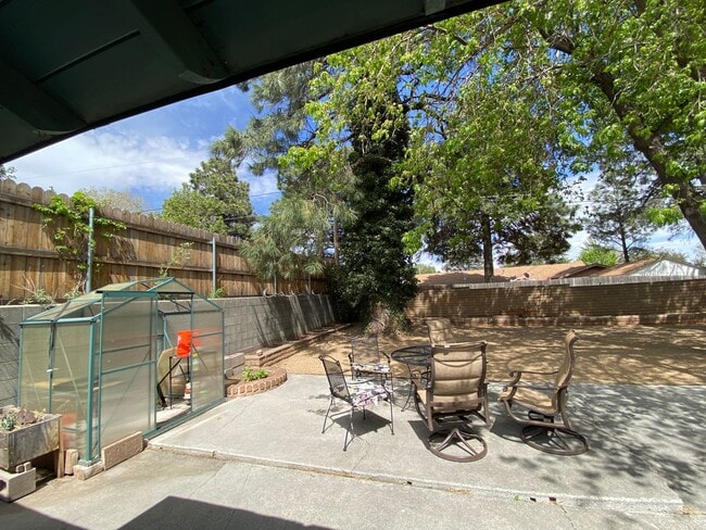 Building Photo - Beautiful Flagstaff Rental