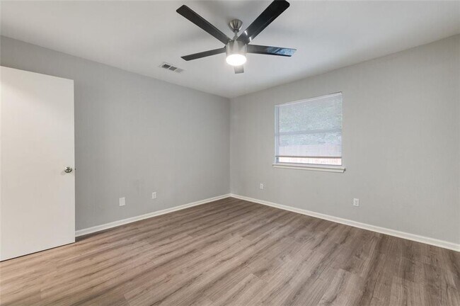 Building Photo - 2404 Burleson Ct