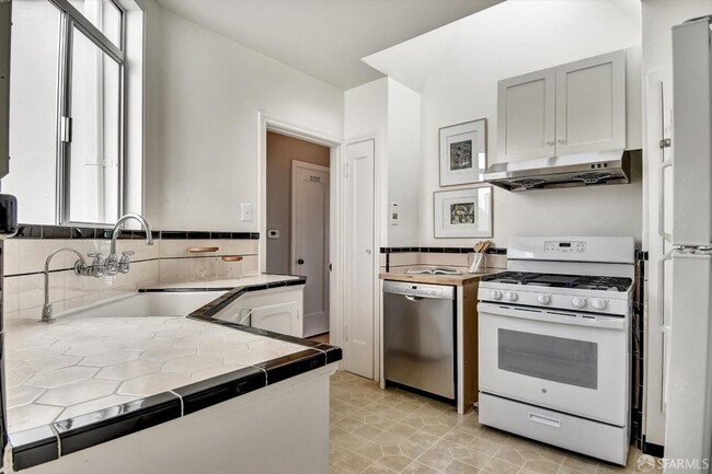 Building Photo - 1551 27th Ave