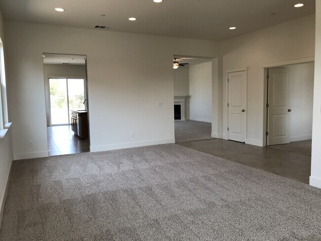 Building Photo - 1600 Dolomite Ct