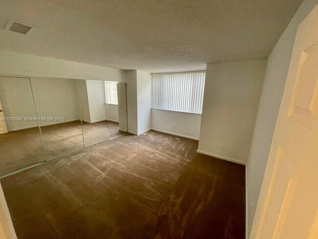 Building Photo - 5020 Elmhurst Rd