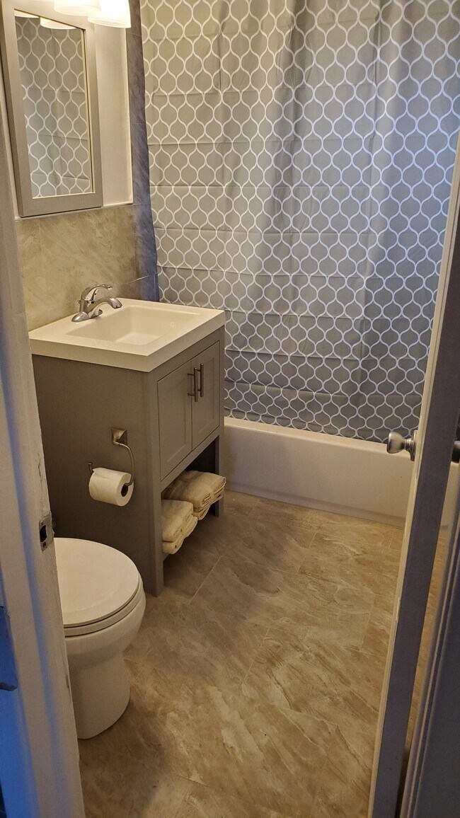 Building Photo - 175 N Main St