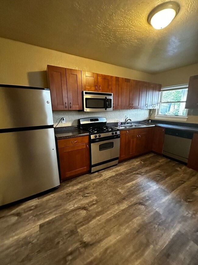 Building Photo - 2 Bed 1 Bath Townhouse for Rent in Lawrenceville!