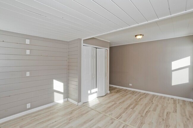 Building Photo - 16 Knightville Dam Road