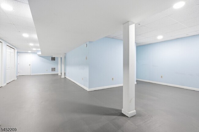 Building Photo - 9 Stirrup Way