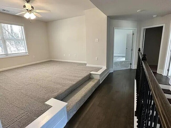 Building Photo - 1850 Silver Crst Wy