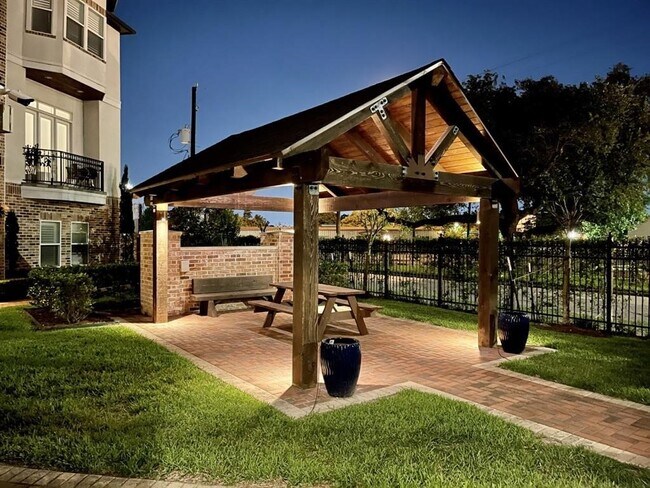 Building Photo - 2820 Princeton St