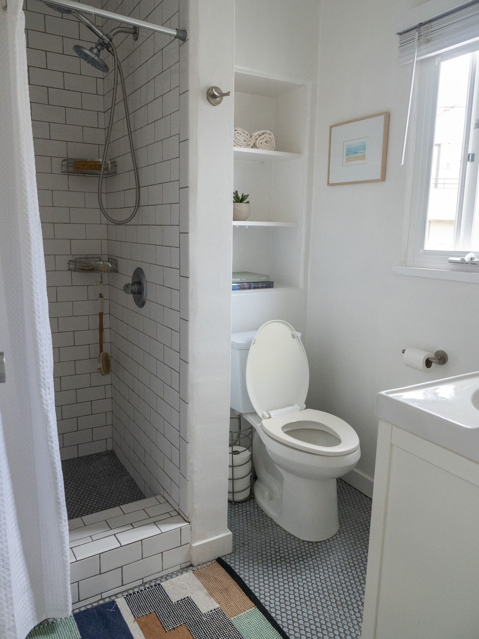 Main Bathroom - 2318 Beach Ave