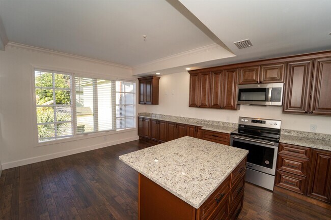 Primary Photo - 11 Aviles St