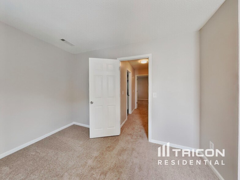 Building Photo - 1040 Reynolds Manor Dr
