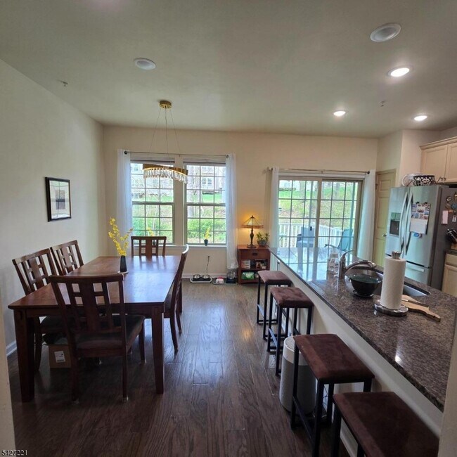 Building Photo - 76 Albert Ct