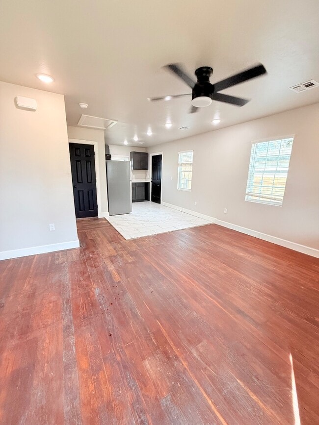 Building Photo - 5909 NW 40th St